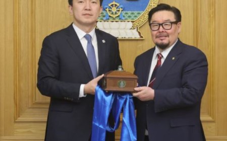 Монгол Улсын 35 дахь Ерөнхий сайд Н.Учрал Засгийн газрын тамгаа гардаж авлаа