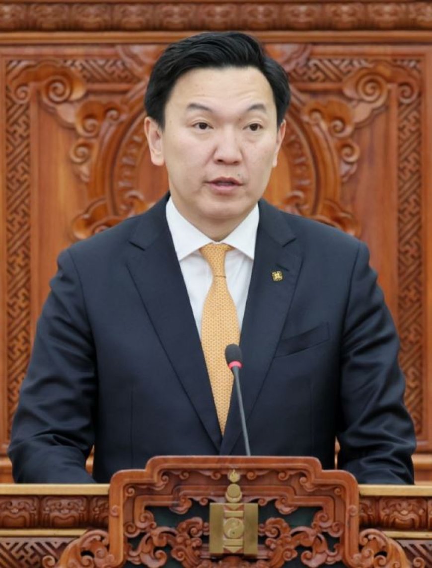 35 дахь Ерөнхий сайд Н.Учралын ЗГ-ын сайд нарын бүрэлдэхүүн