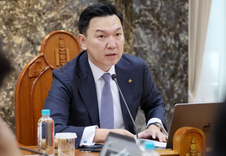 Ерөнхий сайд Н.Учрал эхний шийдвэрээрээ 12100 компанийн дансыг нээлээ