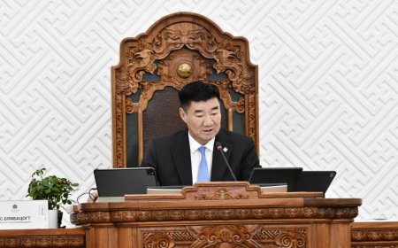 Монгол Улсын Их Хурлын тухай хуульд нэмэлт, өөрчлөлт оруулах тухай хуулийн төсөл болон хамт өргөн мэдүүлсэн хуулийн төслийг хэлэлцэж эхэллээ